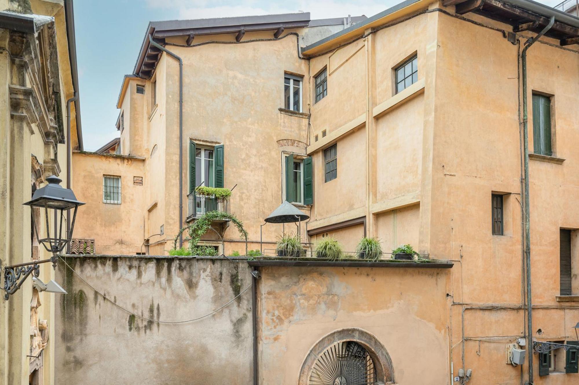 Arena Flat: Verona Centre Buitenkant foto