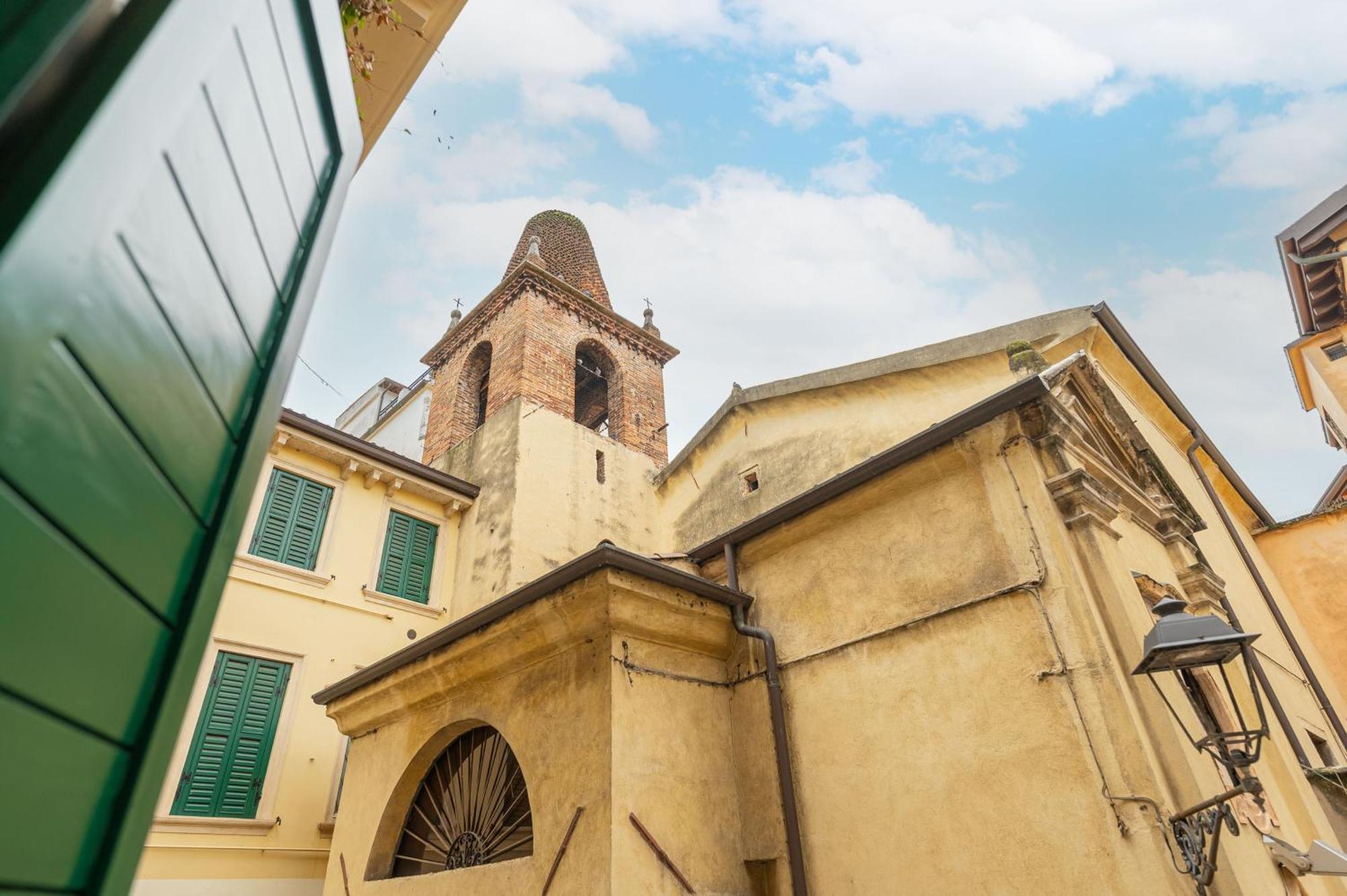 Arena Flat: Verona Centre Buitenkant foto